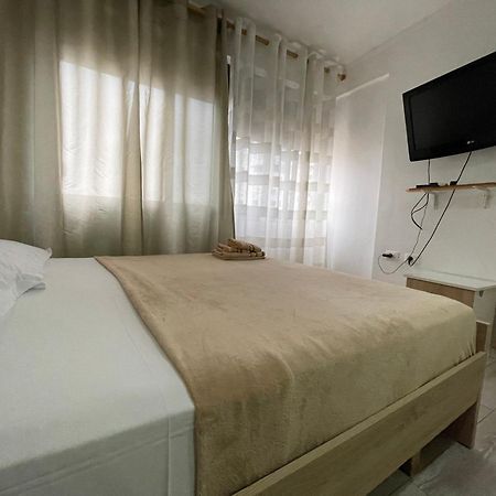 Downtown Modern Studio Apartment Тирана Екстериор снимка