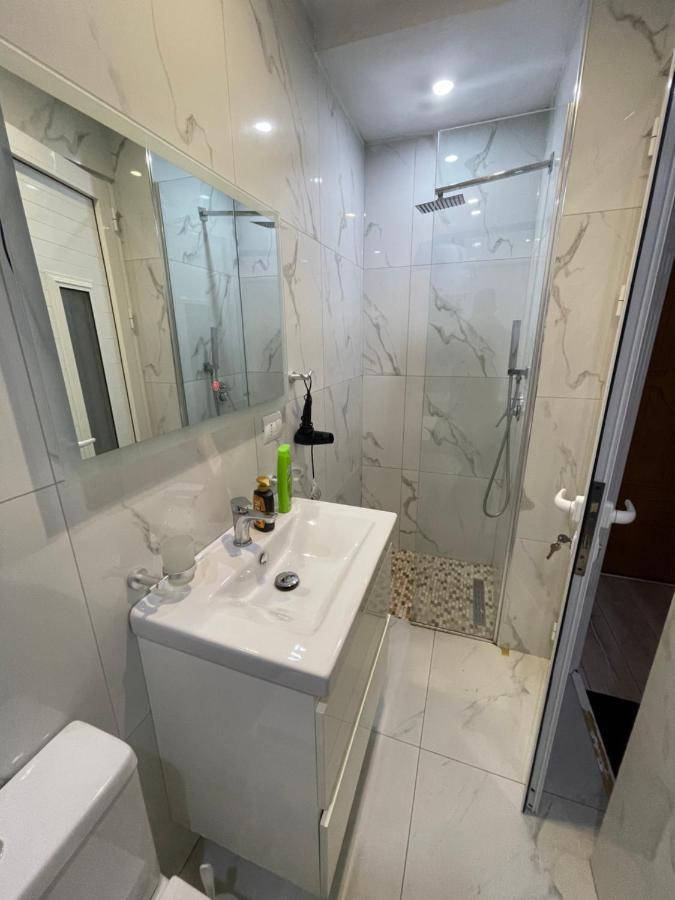 Downtown Modern Studio Apartment Тирана Екстериор снимка
