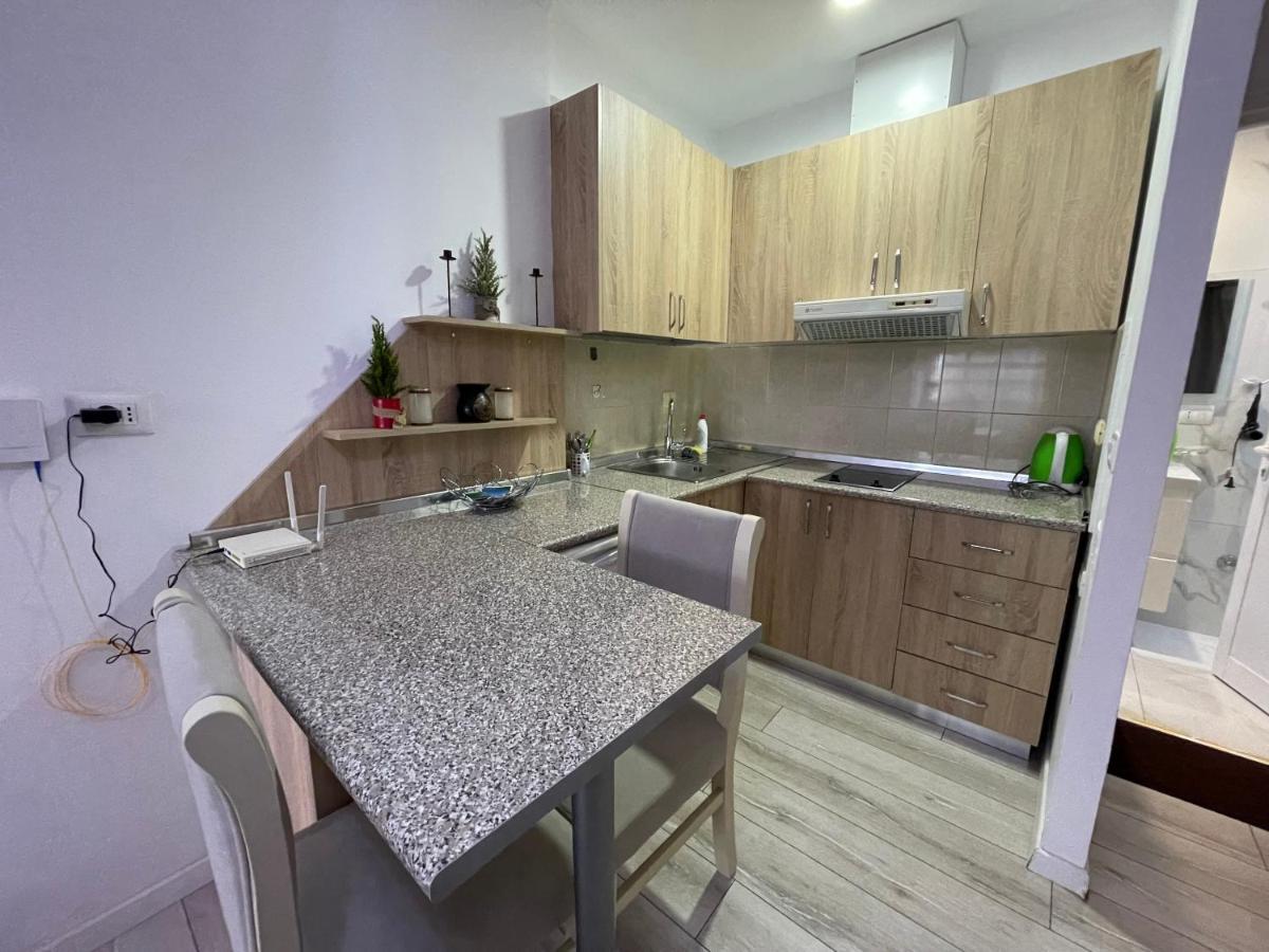 Downtown Modern Studio Apartment Тирана Екстериор снимка