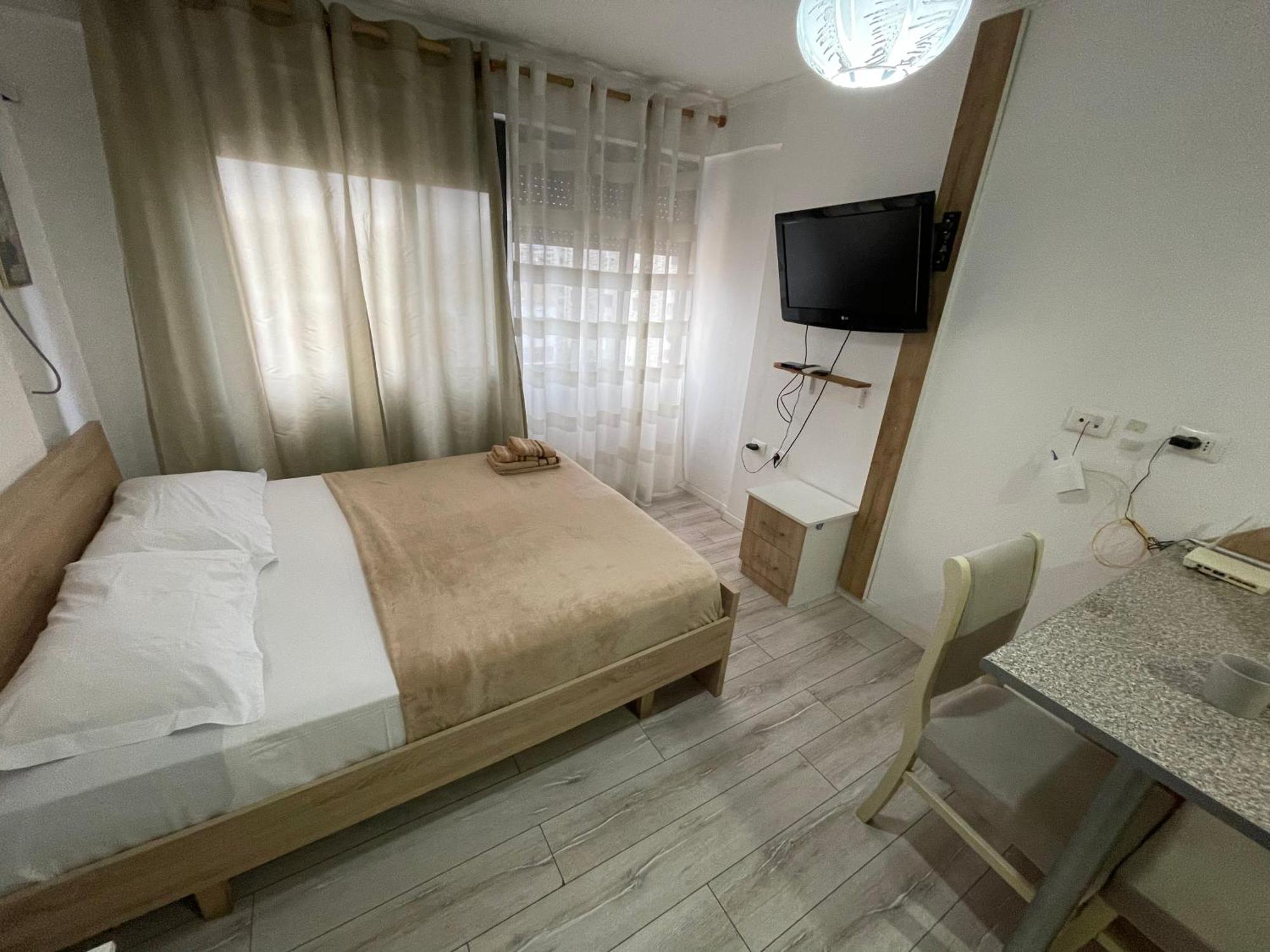 Downtown Modern Studio Apartment Тирана Екстериор снимка