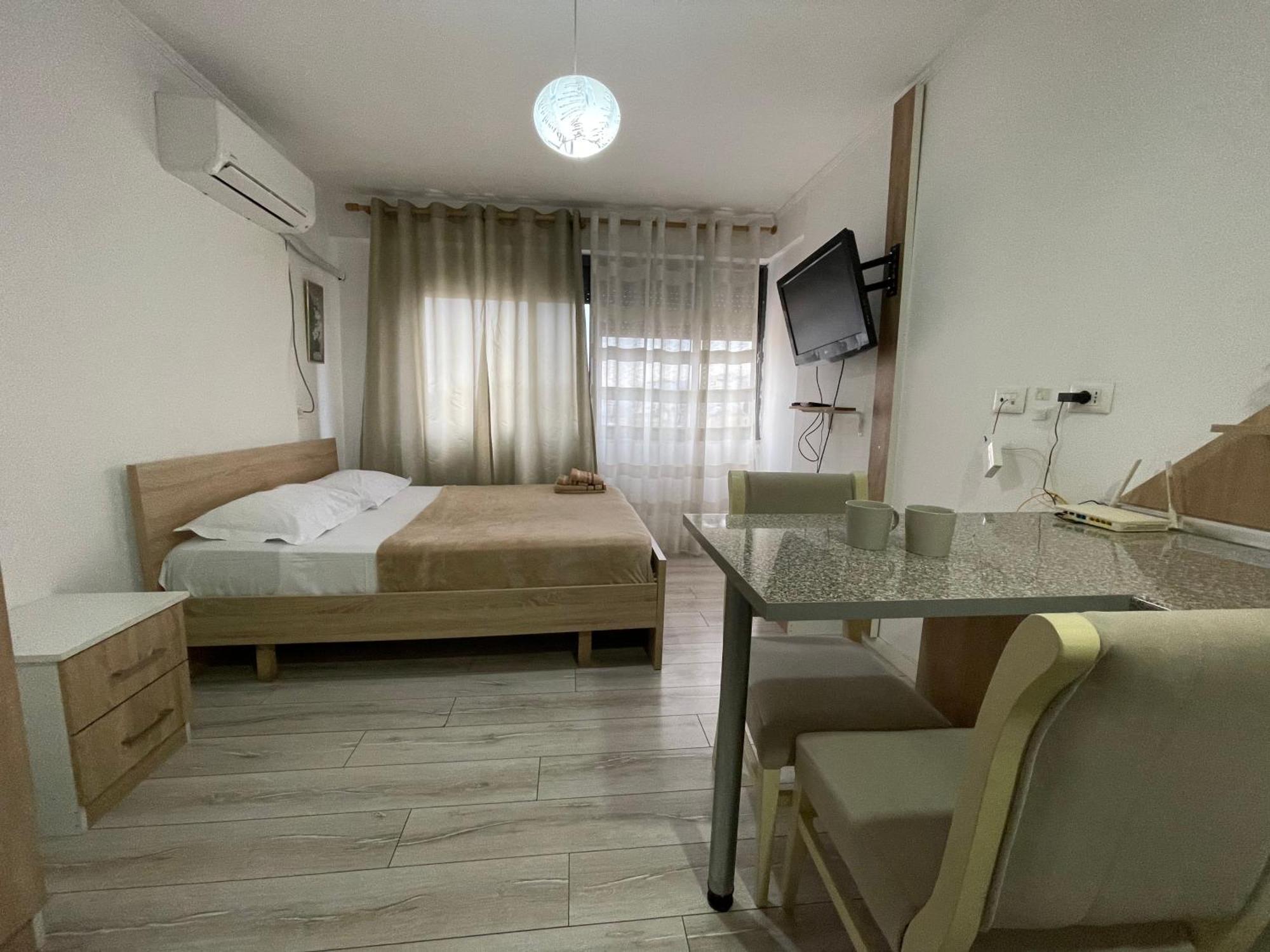 Downtown Modern Studio Apartment Тирана Екстериор снимка